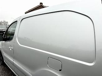 Peugeot Partner 120 1.6 BlueHDi 73kw 100 L1 Première S&S - nap - navi - pdc - lmv - airco - cruise - getint voor + zijruiten picture 52