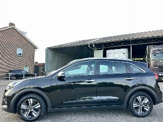 skadebil auto Kia Niro 1.6 GDi Hybrid 119pk aut + f1 DynamicLine - 63dkm nap - navi - cruise - front + line assist - half leer 2020/10
