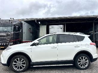 skadebil auto Toyota Rav-4 Gereserveerd 2.5 Hybrid AWD 171pk aut Executive - xenon - 360cam - leer - memory - line + side + front assist - elektr klep - stuurverw 2017/10