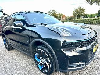 Lynk & Co 01 Gereserveerd 1.5 aut 220pk plug-In hybrid - pano - nap - front + line + side assist - 360cam - 20 inch - memory - elektr klep - infinity picture 3
