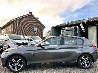  BMW 1-serie 118i 136pk 6-bak Cent Sportline 5drs - schuifdak - nap - leer - navi - stoelverw - licht + regensensor 2017/2