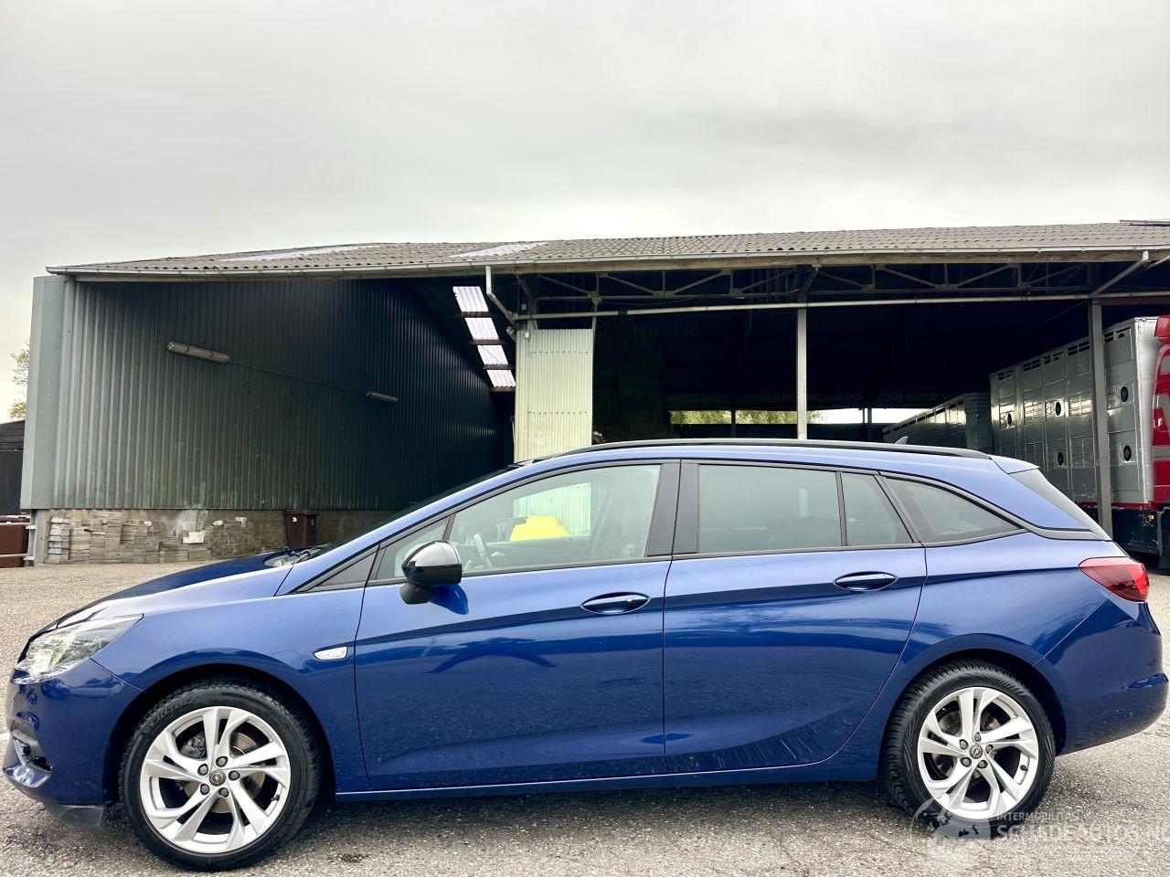 Opel Astra sports tourer bus elegance 1.2T 131pk 6-bak - nap - navi - cam - bose - stoelverw v+a - stuurverw - keyless - front + line assist