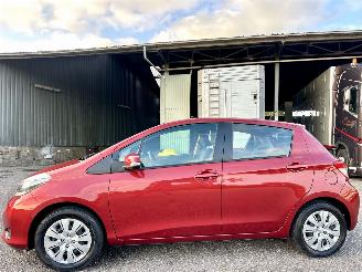 skadebil auto Toyota Yaris 1.3 VVT-i 99pk automaat + f1 Aspiration 5drs - nap - camera - airco - cruise - trekh - 4x nieuwe banden 2013/7