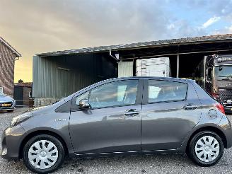 skadebil auto Toyota Yaris 1.5 Hybrid 89pk automaat Aspiration 5drs - 52dkm nap - navi - camera - clima - cruise - facelift - rijdbaar 2016/3