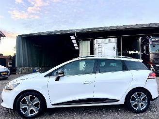 skadebil auto Renault Clio 1.5 dCi 90pk Eco Night&Day 2014/10