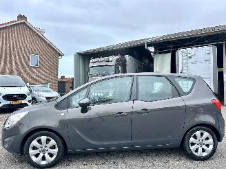 Schadeauto Opel Meriva 1.4 Turbo 120pk Berlin - nap - clima - cruise - navi - pdc v+a - trekh - licht + regens + dimmend binnenspiegel 2013/6