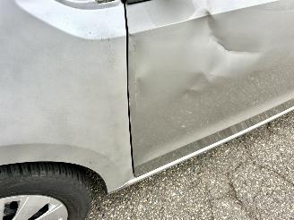 Volkswagen Up! 1.0i 65pk 5drs - nap - airco - line assist - bleutooth - aux - elektr ramen - led - facelift - rijdbaar picture 14