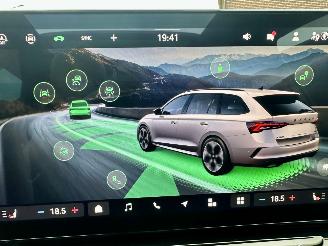 Skoda Octavia RS 2.0 TSI 265pk Aut + F1 Combi - pano - crystal light - front + line + side assist - virtual - 19 inch - keyless picture 24