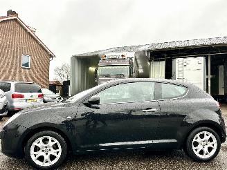 damaged passenger cars Alfa Romeo MiTo 1.4i 79pk 6-bak Distinctive - airco - elektr ramen + spiegels - lmv - radio - boekjes + sleutels compl 2009/11