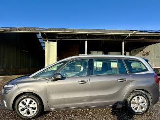 Avarii autoturisme Citroën C4 Spacetourer 1.2T 131pk aut + f1 Bus 7-pers - nap - navi - virtual - line assist - keyless entry + start - pdc 2019/3