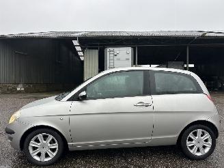 Avarii autoturisme Lancia Ypsilon 1.2-16V 80pk Argento - nap - airco - cruise contr - lmv - nieuw apk 10-11-2026 - elektr ramen 2005/1
