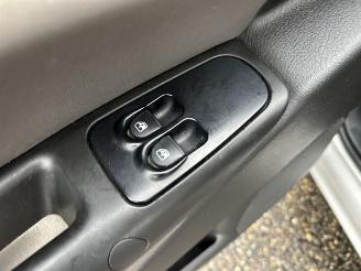 Lancia Ypsilon 1.2-16V 80pk Argento - nap - airco - cruise contr - lmv - nieuw apk 10-11-2026 - elektr ramen picture 23