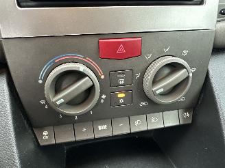 Lancia Ypsilon 1.2-16V 80pk Argento - nap - airco - cruise contr - lmv - nieuw apk 10-11-2026 - elektr ramen picture 29