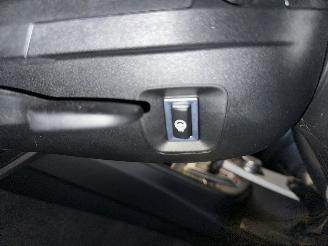 BMW 3-serie 330e 245pk 8-traps aut + f1 high exe - 112dkm nap - harman  - stuur + stoelverw v+a - 360cam - head up - elektr rollo picture 26