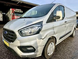 Ford Transit Custom 300 2.0 TDCI 105pk 6-bak L2/H1 euro.6 Trend 3pers - nap - navi - cam - pdc v+a - trekh - airco - cruise picture 2