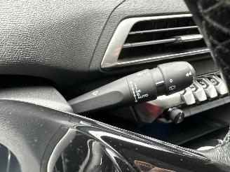Peugeot 3008 1.2 Turbo 131pk 6-bak Premium - nap - navi - cam - virtual - elektr klep - 19 inch - line assist - keyless - pdc v+a picture 36