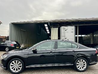 uszkodzony samochody osobowe Volkswagen Passat 1.4 TSI 150pk aut + f1 Highline sedan 2017/1