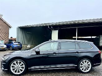 Schadeauto Volkswagen Passat 2.0 Bi-TDI 4Motion 239pk aut R-Line - pano - 360cam - leer - virtual - keyless - front + line + side assist 2015/10