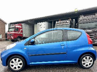 krockskadad bil auto Peugeot 107 1.0-12V 68pk Urban Move - nap - airco - elektr ramen - nw apk t/m 01-2027 - toerenteller - rijdt goed 2010/6