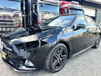 Mercedes A-klasse 250e aut + f1 AMG Bus Sol Limited - nap - pano - 1e eig - widescreen - sfeerverl - cam - front + line assist - keyless picture 2