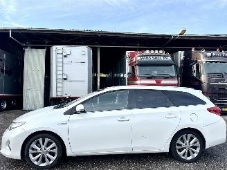 Voiture accidenté Toyota Auris Touring Sports 1.8 Hybrid aut 123pk L.Pro Exe - nap - pano - xenon - navi - camera - keyless - bearlock - pdc v+a 2013/7