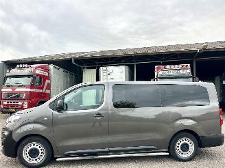krockskadad bil auto Opel Vivaro Gereserveerd E Combi 75kWh 136pk aut 9-Pers lang - nap - pano - 1e eig - leer - airco - cruise - pdc - privacy glass 2021/6