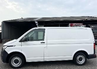 skadebil bedrijf Volkswagen Transporter 2.0 TDI 150pk dsg aut L1/H1 - nap - 1e eig - navi - carplay - airco - cruise - front assist - acc - pdc 2020/11