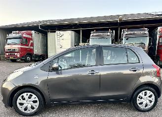 škoda osobní automobily Toyota Yaris 1.3 VVT-I 87pk Sol MMT Automaat Follow me 5drs - navi - airco - bleutooth - 80dkm - elektr ramen v + spiegels 2008/10