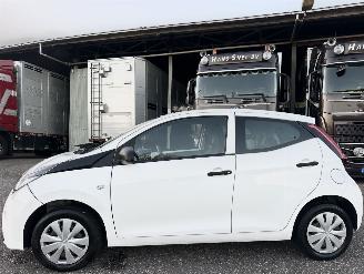 Avarii autoturisme Toyota Aygo 1.0 VVT-i 72pk X-Fun 5drs - 39dkm nap - 1e eig - airco - cruise - esp - elektr ramen - rijdbaar 2021/7