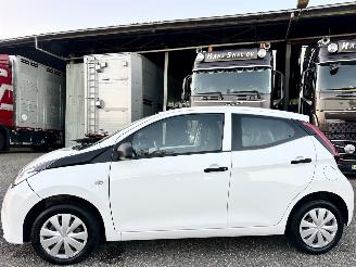 krockskadad bil auto Toyota Aygo 1.0 VVT-i 72pk X-Fun 5drs - 39dkm nap - 1e eig - airco - cruise - esp - elektr ramen - rijdbaar 2021/7
