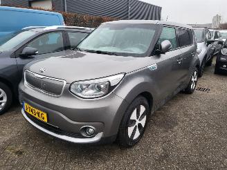 skadebil auto Kia E-Soul electrische kia soul , geen schade ,, zwak accupakket 100% laden is 50 km 2014/12