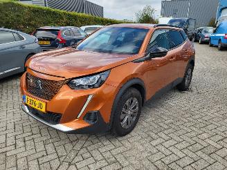 Damaged car Peugeot e-2008 Peugeot e-2008 EV Style 50 kWh rijdbaar rijbereik 335 km nieuwprijs  € 40000 2023/7