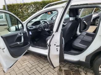 Schadeauto Peugeot 2008 AUTOMAAT Peugeot 2008 1.2 PureTech Allure 69000KM  RIJDBAAR 2016/1
