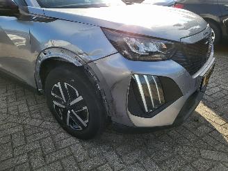 Damaged car Peugeot e-2008 e-2008 EV Active 54 kWh Range 406 km rijdbaar nwpr €43000 2023/9