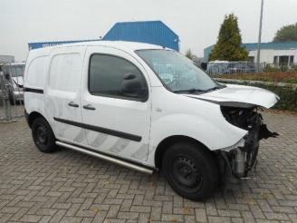 krockskadad bil bedrijf Renault Kangoo 1.5 dCi 90 PK  AIRCO, NAVI ,2 SCHUIFDEUREN , KLEP 2015/7