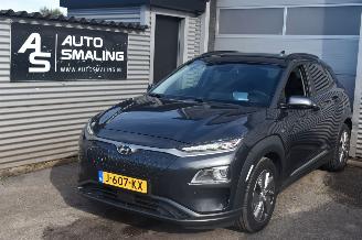 Auto incidentate Hyundai Kona 64Kwh Premium 204Pk SOH 100% Fase 3 *Navi/Clima/Camera/Leder/Stoelverwarming 2020/9