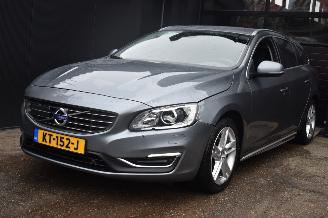 Vaurioauto  passenger cars Volvo V-60 2.0 D4 Ocean Race Business 190Pk *Navi/Airco/Leder/Camera/Stoelverwarming 2016/5