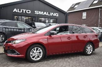 krockskadad bil auto Toyota Auris Touring Sports 1.8 Hybrid Black Edition 99Pk *Navi/Clima/Camera 2017/10