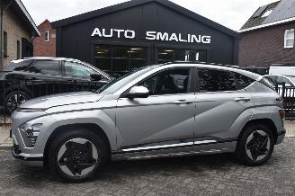 Vaurioauto  passenger cars Hyundai Kona 48.6Kwh Comfort Smart 135Pk 3FASE SOH 100% *Navi/Clima/Camera 2025/9