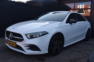 uszkodzony samochody osobowe Mercedes A-klasse 180 Business Solution AMG 136Pk *Navi/Clima/Camera/Stoelverwarming 2019/7