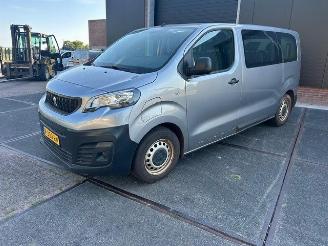 uszkodzony samochody osobowe Peugeot Expert 50Kwh Standard 9 personen 136Pk *Navi/Airco 2022/11