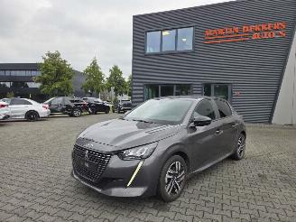 Damaged car Peugeot 208 74kw STYLE  20DKM 2023/1