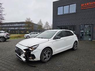 krockskadad bil auto Hyundai I-30 NAVI / CAMERA 2022/2