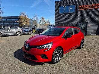 Vaurioauto  passenger cars Renault Clio 0,9 TCe EVOLUTION 2023/8