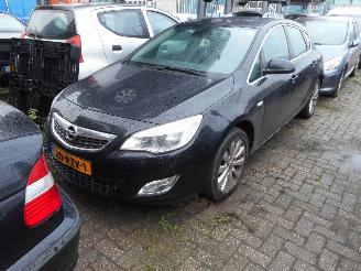 Auto incidentate Opel Astra 1.4 turbo benzine 2011/8