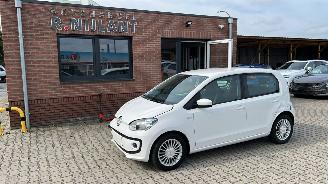 Schadeauto Volkswagen Up! high up! 2016/3