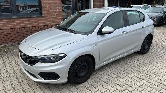 Vaurioauto  passenger cars Fiat Tipo  2017/3