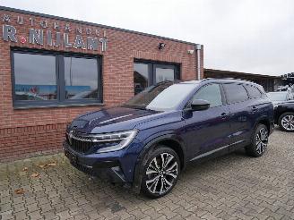 damaged passenger cars Renault Espace VI Iconic E-Tech Hybrid Pane Leer 7 persoons 2023/12