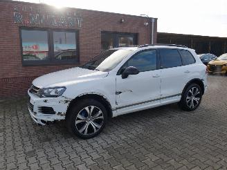 Schadeauto Volkswagen Touareg V6 TDI 4 MOTION R-LINE BLACK ADVENTURE PANORAMADAK BI-XENON 2014/2