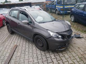 Auto incidentate Peugeot 2008 GEEN PAPIEREN.ALLEEN VOOR ONDERDELEN. 2018/11